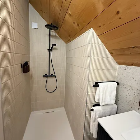 Loges De Chanaz