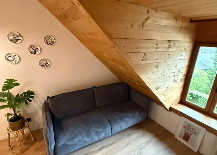 Loges De Chanaz