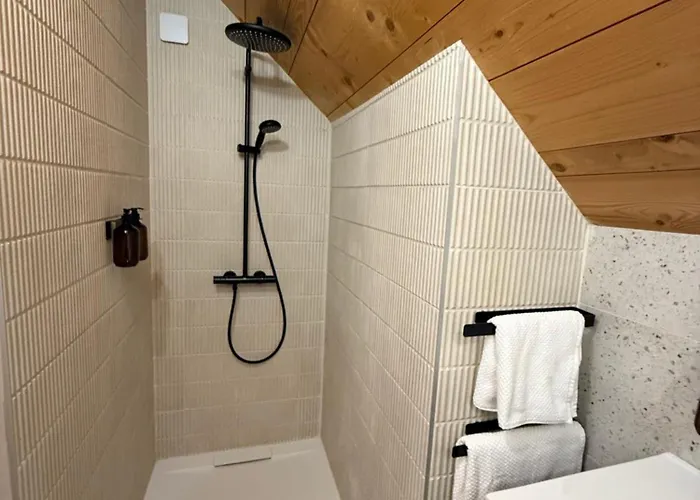 Loges De Chanaz